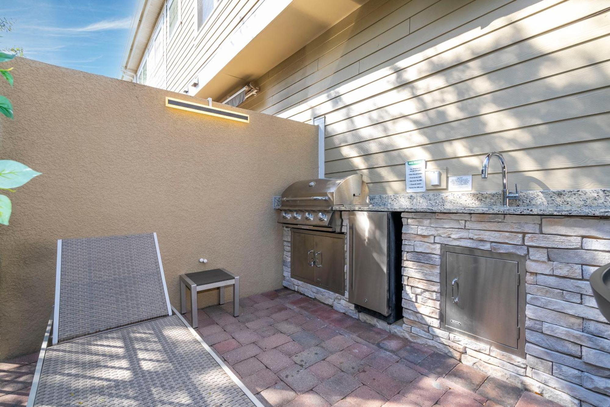 Themed House 5 Min To Parks, Heated Pool, Jacuzzi, Gym And Hébergement de vacances